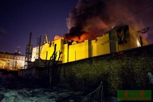 普京称想痛哭 因商场大火烧死41名儿童