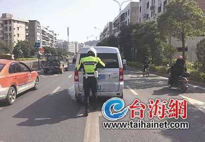 漳州交警特勤机动队穿梭在市区 为春运保驾护航