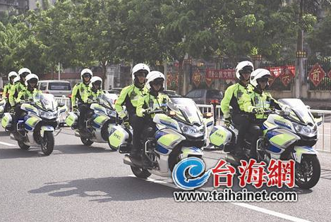 漳州交警特勤机动队穿梭在市区 为春运保驾护航