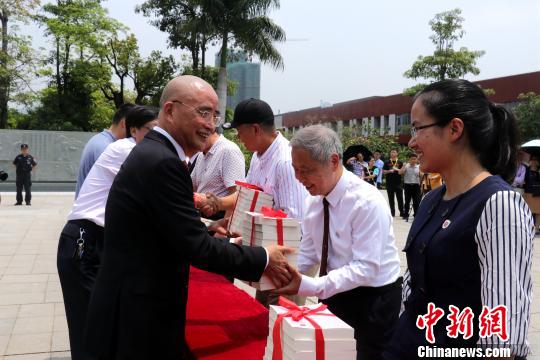 福建唯一孔子群雕落户厦门　传承儒家文化